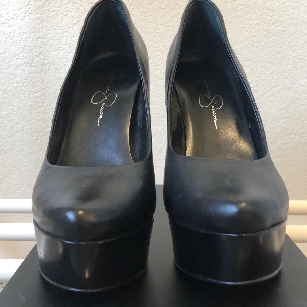 Black Pumps/Stilettos